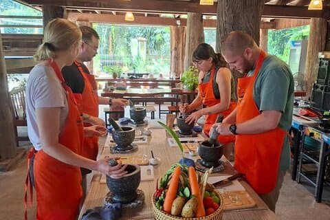 Clase de cocina tailandesa de Chiang Mai Lanna con mercado de Mae Malai