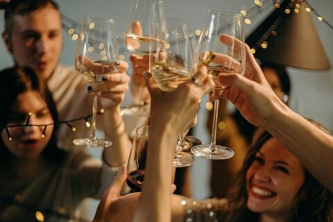 Degustação de vinhos com variedade de queijos e carnes em Yerevan, Armênia