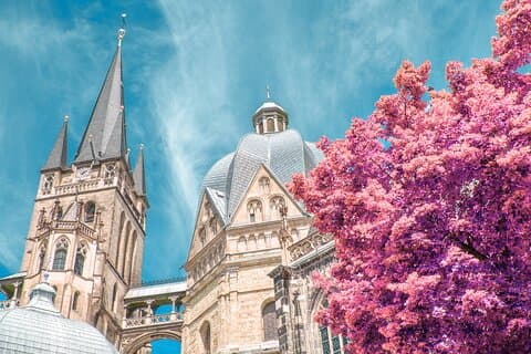 Private transfer from Bruges to Bonn, 2h stop in Aachen