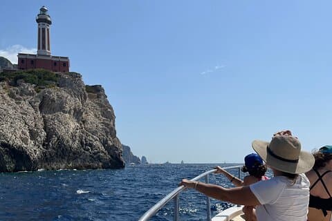 Capri Tour privado en barco con todo incluido y visita a la ciudad