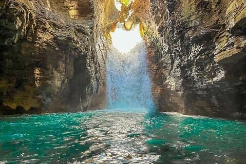 La Leona Waterfall, tubbing e fontes quentes