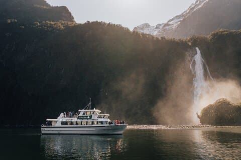 Milford Sound Helicopter and Cruise Tour from Queenstown