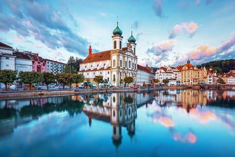 Transfert privé de Zurich à Lucerne, chauffeur anglophone