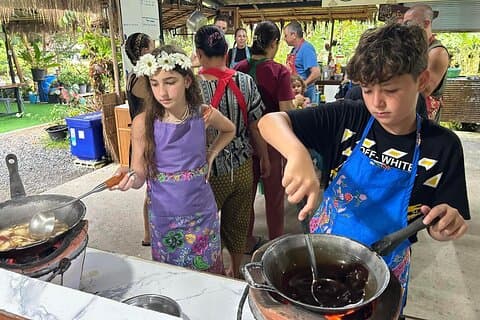 Cours privé de cuisine thaïlandaise avec visite du marché au départ de Khao Lak