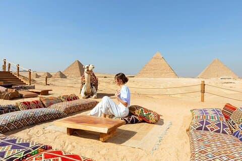 Piramides van Gizeh & sfinxtour met lunch in 9 Pyramids Lounge