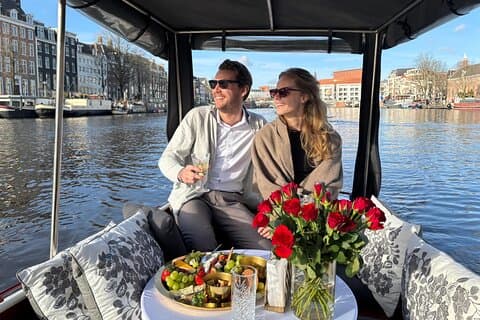 Romantisk Canal Cruise Amsterdam med flaske Prosecco og snacks