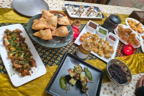 Learn 5-6 & Eat 9-10 Veg & Non-Veg Authentic Dish in a Delhi Home