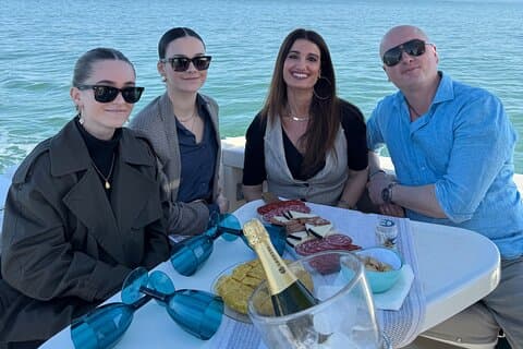 Aperitivo em um barco na Baía de Cádiz