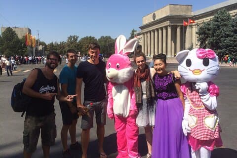 Bishkek City Walking Tour com um local