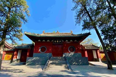 Louyang Longmen Grottoes og Shaolin Temple Dagstur fra Xian
