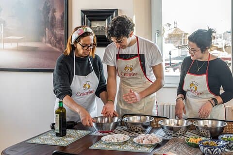 Visite à pied de Naples et cours de cuisine traditionnelle avec vin