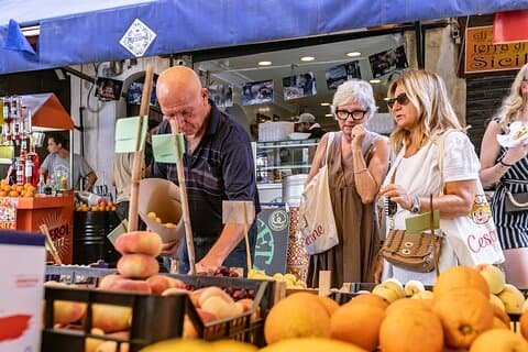 Catania Walking Tour och traditionell matlagning klass med vin