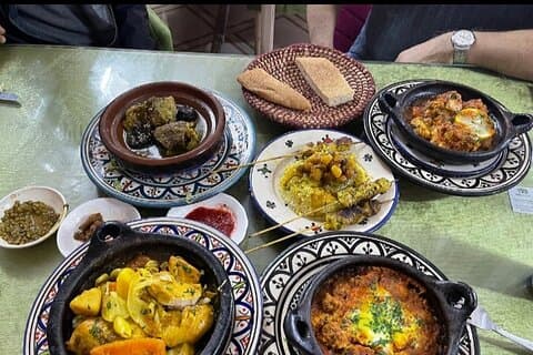 Agadir kookles met een lokale familie