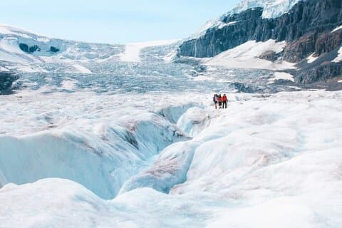 Up to 14 guests Private Tour: Lake Louis Moraine and Icefield