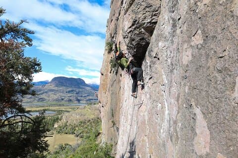 Dia de escalada em rocha em Villa Cerro Castillo, Patagônia chilena