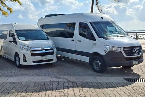 Traslado privado de ida y vuelta desde el Aeropuerto de Cancún hasta PlayadelCarmen