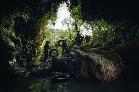 Private Tour: Hobbiton Movie Set, Black Water Rafting & Waitomo