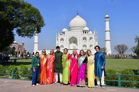 Taj Mahal Tour With Professional Photographer With Rental Saree