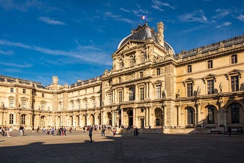 Los secretos de las fachadas del Louvre