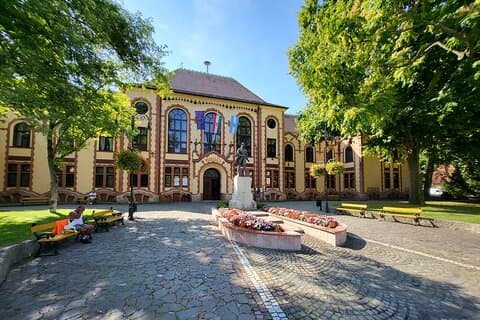 Budapest Hidden Gems - Pest Local Charm, Riverfront Private Tour