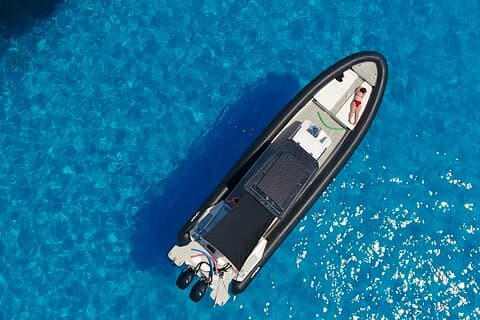 Excursão semi-privada de motor de barco para Kleftiko
