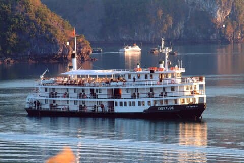 Crucero por Emeraude 2 días 1 noche Tour por la bahía de Ha Long