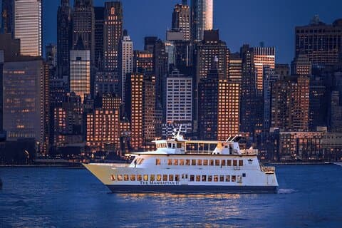 City Lights Cruise Erleben Sie die Skyline in funkelnden Lichtern