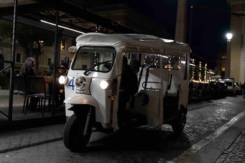 Tour privato notturno in Tuk Tuk a Roma
