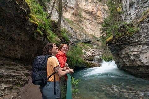 Up to 14 guests Private Tour: Lake Louise、Moraine & Emerald Lake