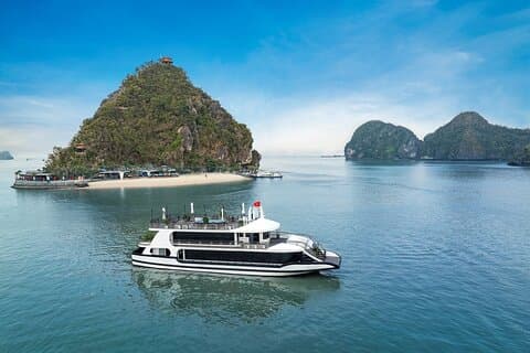 Hanoi: Nyeste 5-stjernede Halong Bay Cruise – Jacuzzi og lokal frokost