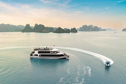 Excursión de un día a la bahía de Halong desde Hanói: Crucero de lujo, almuerzo y kayak