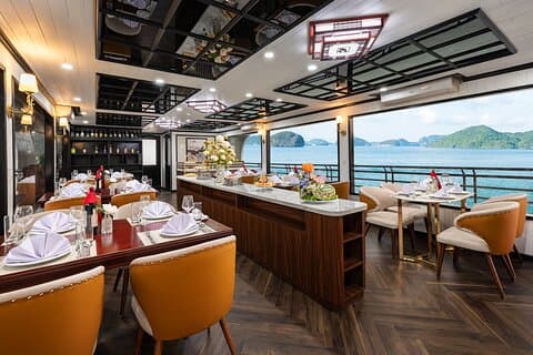 Hanoi till Ha Long Bay: Lyxig 5-stjärnig kryssning med jacuzzi och lunch