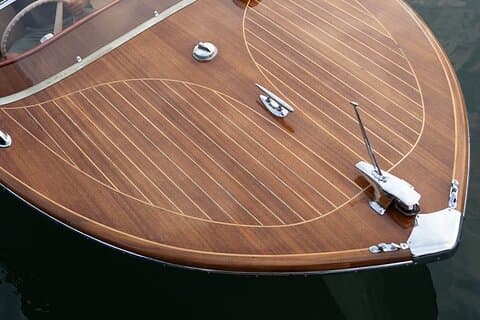 Houten boottocht door het Comomeer
