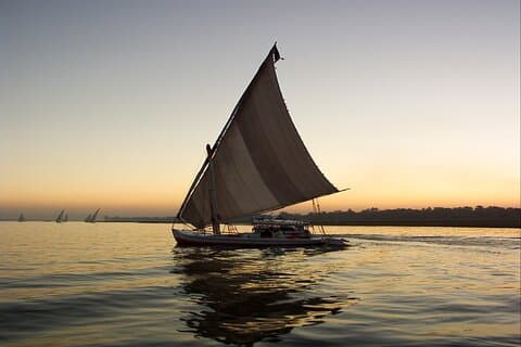 Sonnenuntergang Felucca Ride auf dem Nil in Luxor