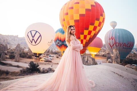 Cappadoce Photoshoot avec robe volante et bobines Instagram