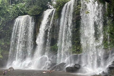 Excursion d'une journée complète à Siem Reap sur la montagne Kulen et le village flottant