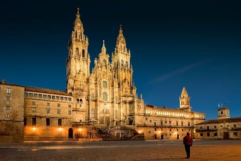 Private Transfer from Santiago de Compostela to Porto with Tour