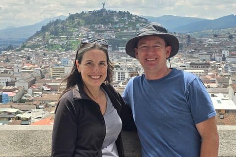 Privé stadstour door Quito, lokale markt, evenaarlijn en kabelbaan