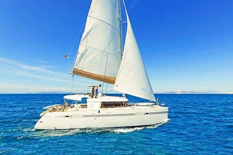 Heraklion Private Sailing Catamaran Cruise to Dia with Lunch