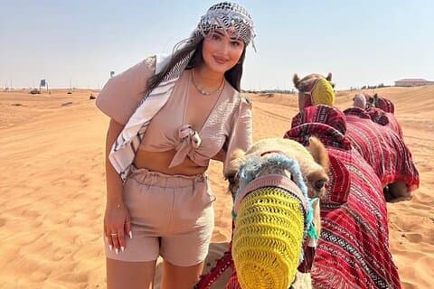Dubai : Privé ochtendwoestijntour met 4x4 Dune Drive Camel Ride
