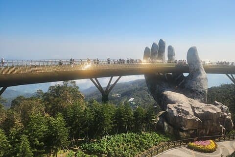 Privat rundrejsetransport til GOLDEN BRIDGE via Hai Van Pass fra Hotel i Hue