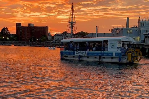 Cicloscafo Boston 90 min BYOB Amazing Harbor Charters privato