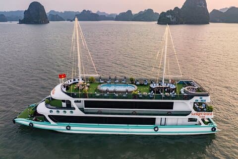 Tour di un giorno di Ha Long Bay con 5 stelle - Grand/Crystal Cruise alla luce del sole