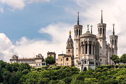 Transfer privado de Genebra para Lyon com 2h Parada em Annecy