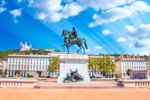 Transfer privado de Genebra para Lyon, 2h de parada turística