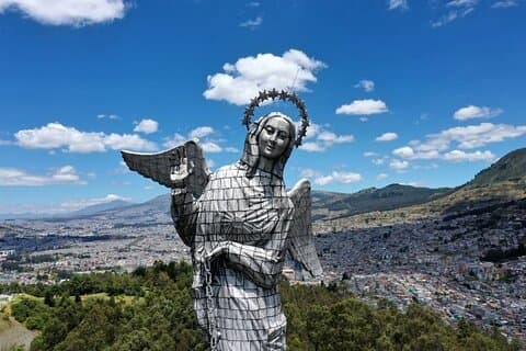 Quito Levende Geschiedenis en het Midden van de Wereld