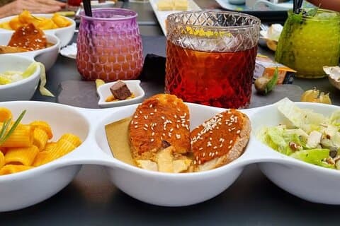 Vermouth Provning och vegansk italiensk aperitivo i Turin