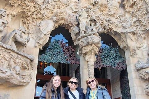 Barcelona em um dia: Gaudí, Bairro Gótico e Tapas (Tour Privado)