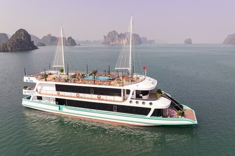 Luxe Amethist dagcruise op Ha Long Bay: Kajak & buffet lunch