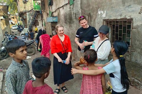 Mumbai: Private Dharavi Slum Tour af en lokal med Pickup & Drop